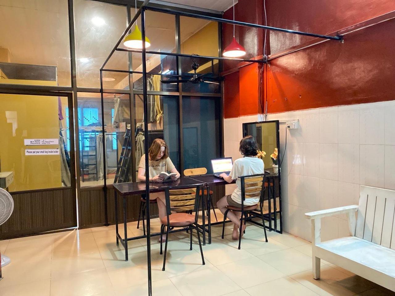 Social Backpacker Hostel & Rooftop Bar Battambang Exterior photo
