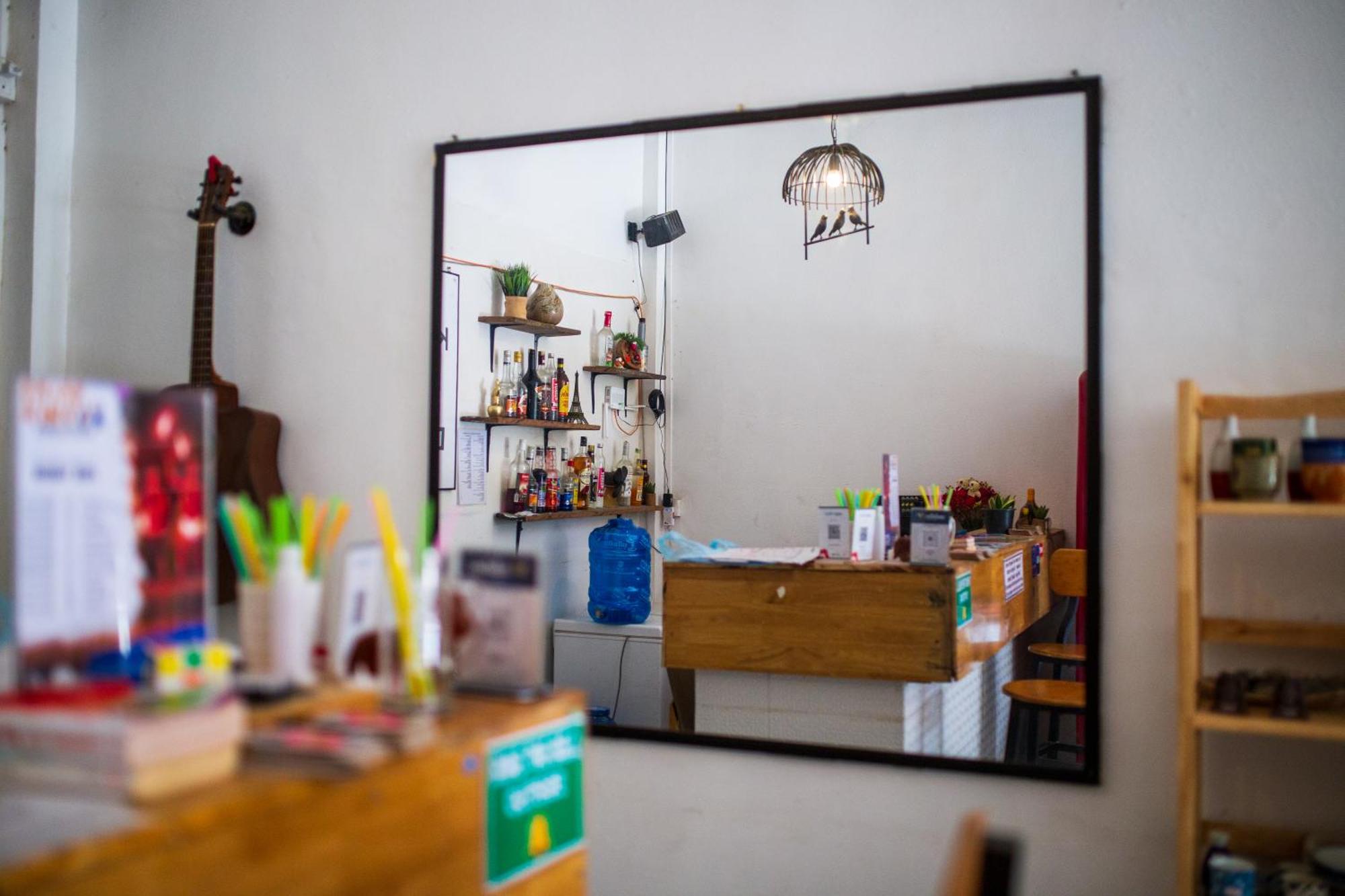 Social Backpacker Hostel & Rooftop Bar Battambang Exterior photo