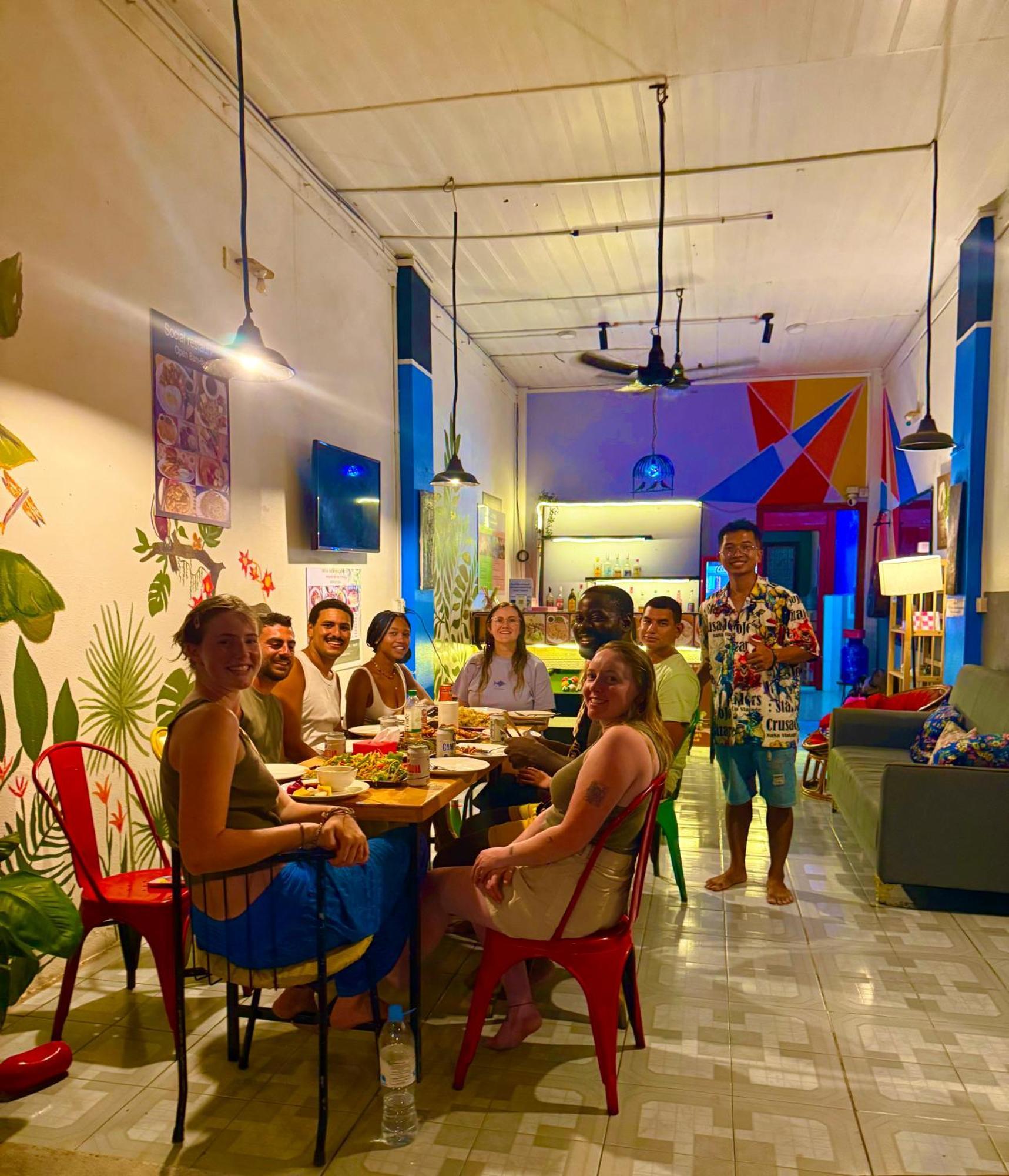 Social Backpacker Hostel & Rooftop Bar Battambang Exterior photo